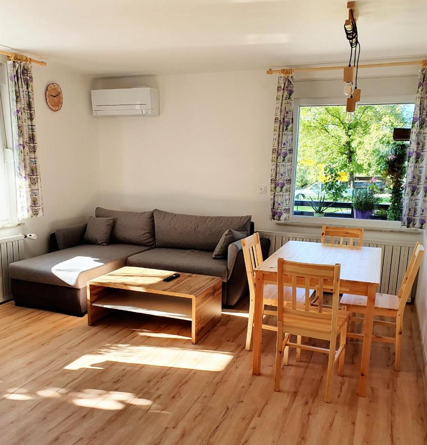Honey Apartments Zirovnica Eksteriør bilde